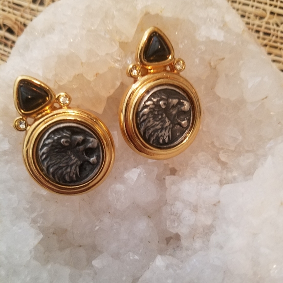 Vintage Jesara Gold Tone Intaglio Lion Head Clip On Earrings - Picture 3 of 8